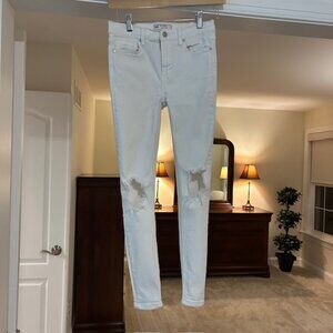 Free People White Distressed Skinny Jeans – W26
